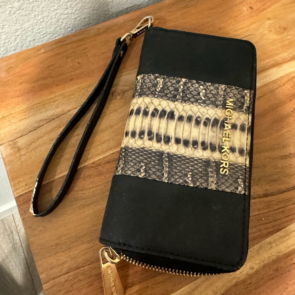 Michael Kors Wrislet Walllet